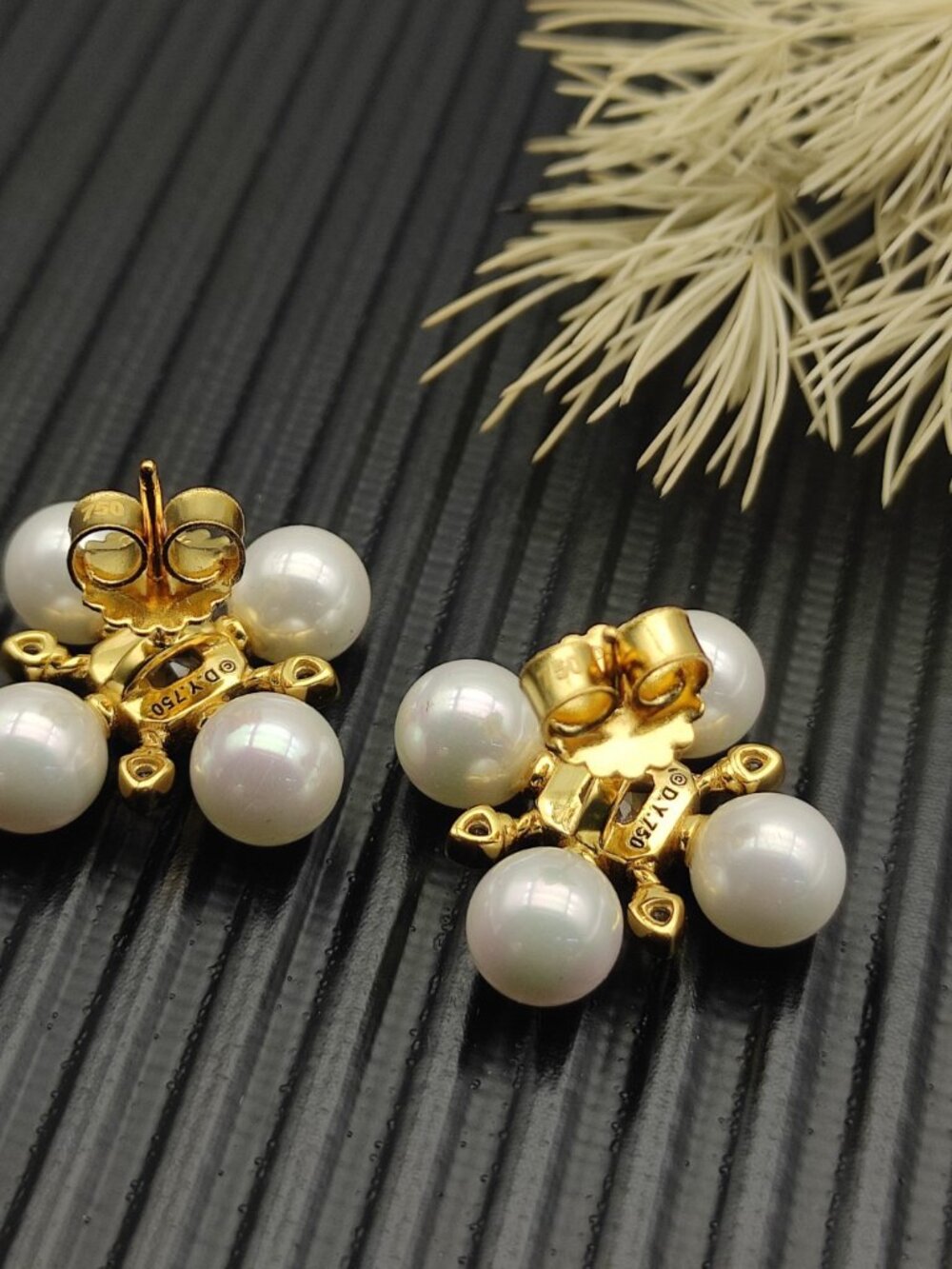 David Yurman Pyramid Pearl Earrings - Picture 8 of 8